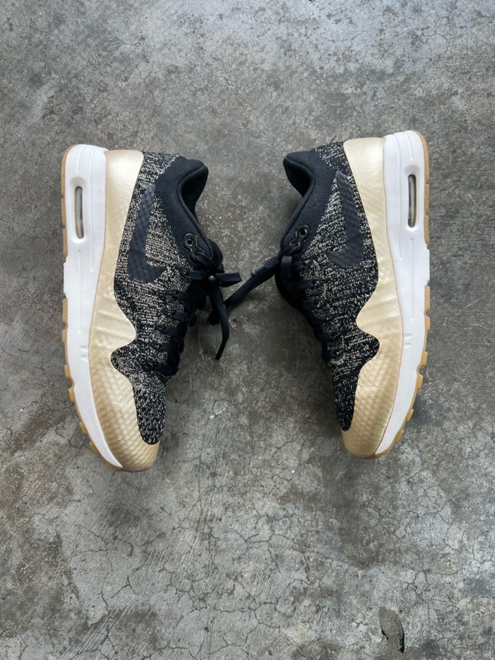 Nike Women’s Air Max Knit Trainers in Black and Gold Metallic